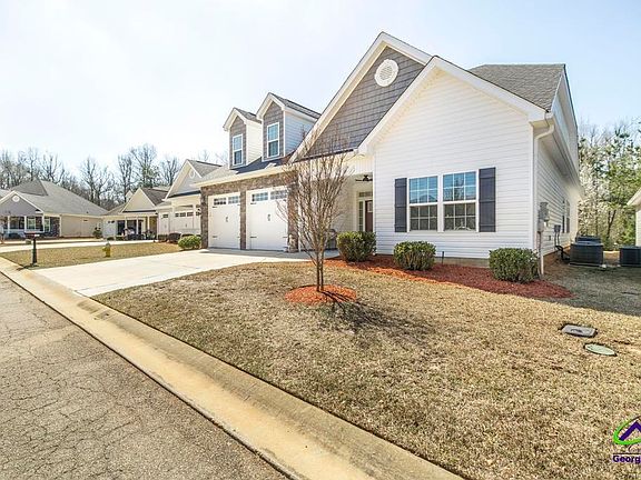 3rd image of 137 Shady Oak Dr