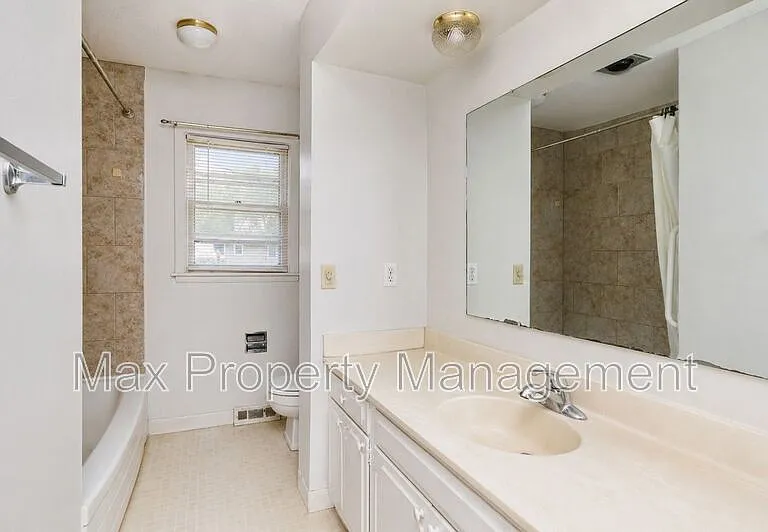 4413 63rd St — Photo 21