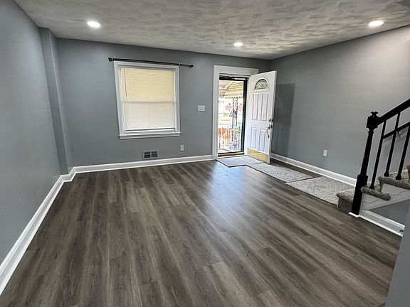 3rd image of 2148 Vailthorn Rd