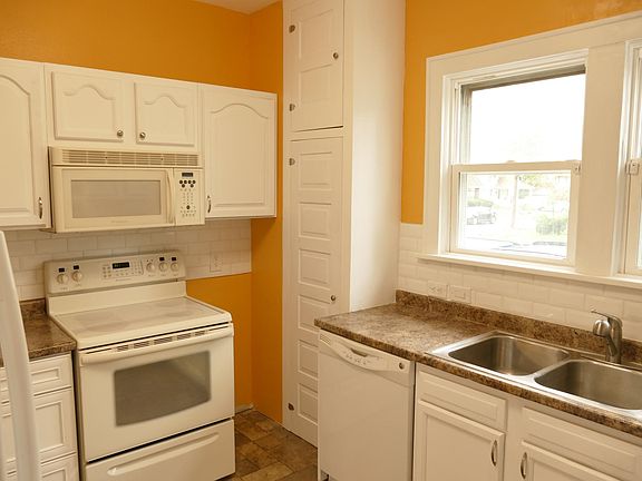 KITCHEN, with ample storage space and fully equiped