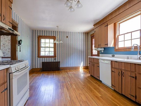 5th image of 20 Lemoyne St