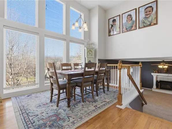 1829 White Tail Ln, Liberty, MO 64068