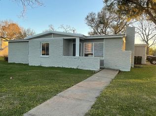 611 Sarah St, Edna, TX 77957