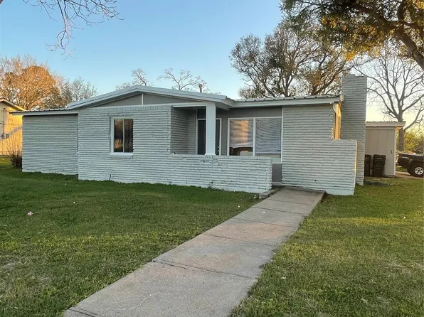 611 Sarah St, Edna, TX 77957