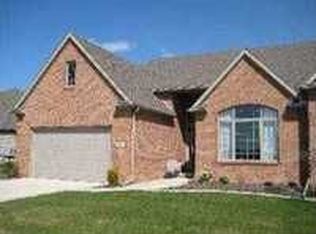 24926 Lake Winds Dr, Perrysburg, OH 43551