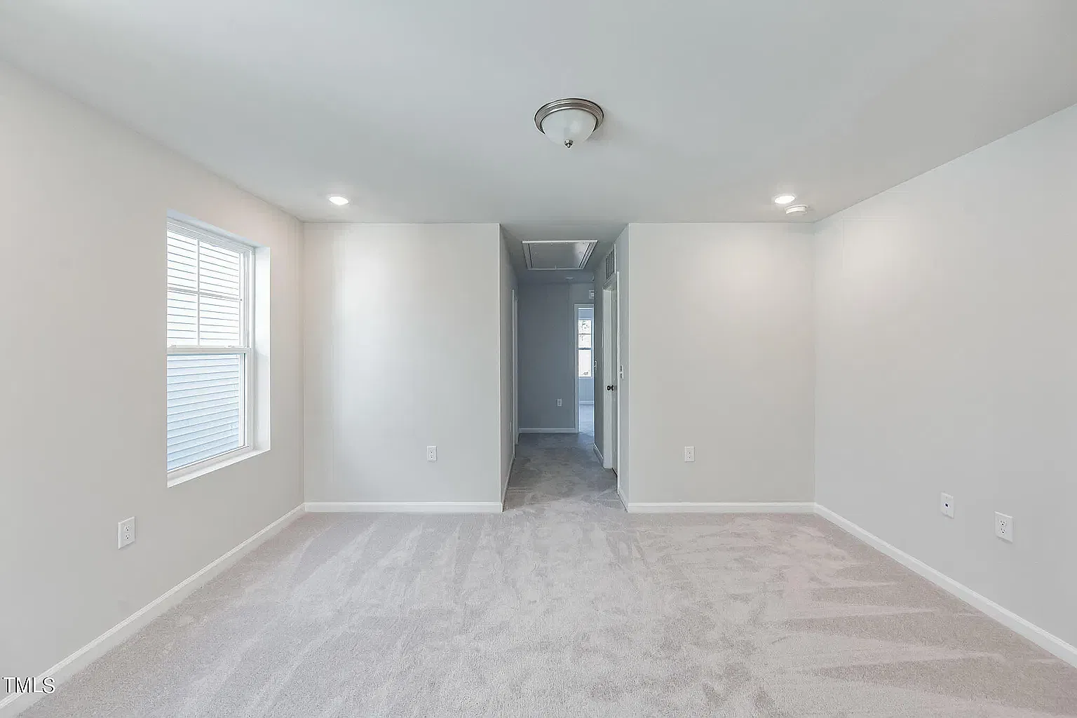 3 bed, 2.5 bath, 1995 sqft, $2,195 — Photo 3
