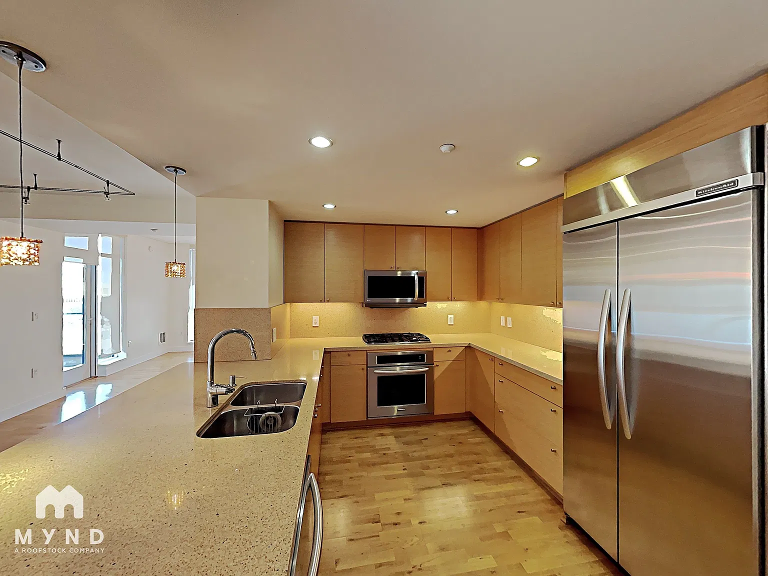 3 bed, 2.0 bath, 1814 sqft, $6,845 — Photo 4