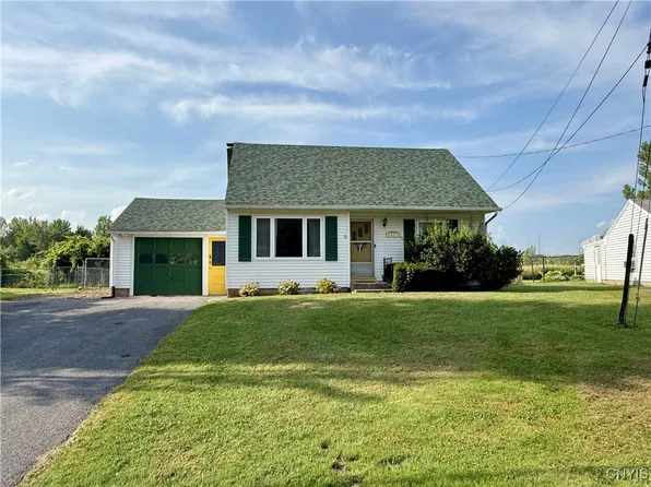 5577 Louis Ave, Brewerton, NY 13029