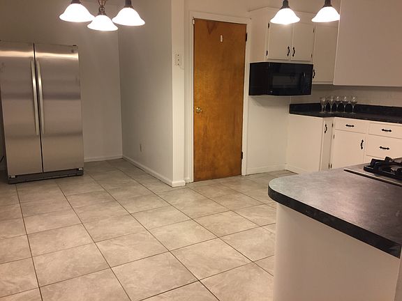 2nd image of 2423 Mickle Ave #1