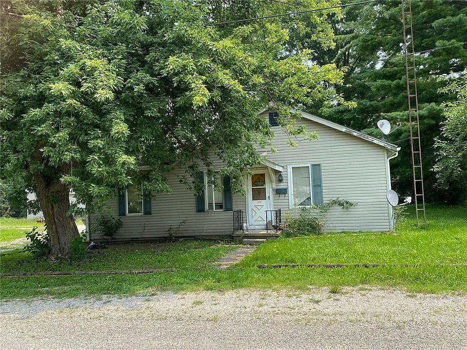 2nd image of 1004 Douglas St