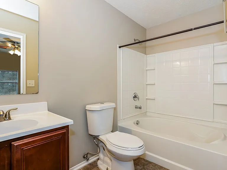 2814 Creekbend Dr — Photo 10