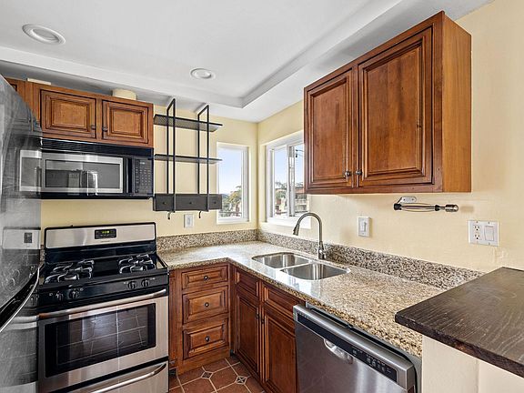 5th image of 805 18th St