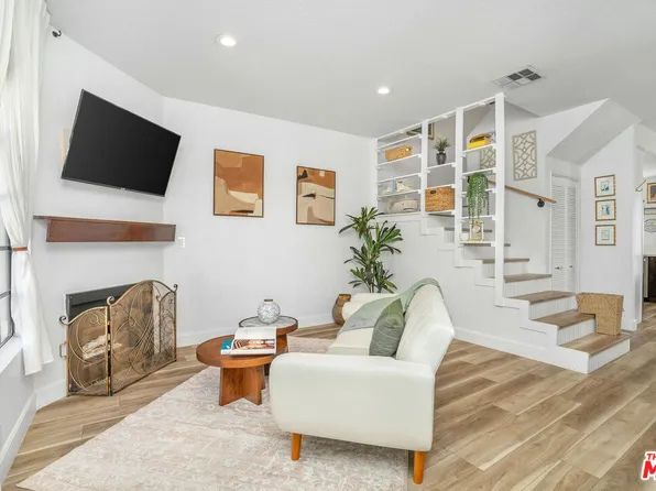 7420 Corbin Ave Unit 20, Reseda, CA 91335