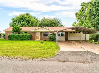 611 Jeff St, Apache, OK 73006