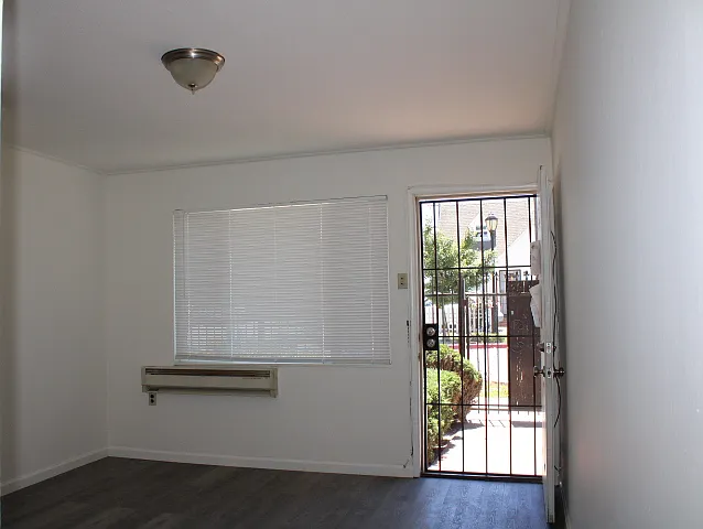 Studio, 312 sqft, $1,250 — Photo 4