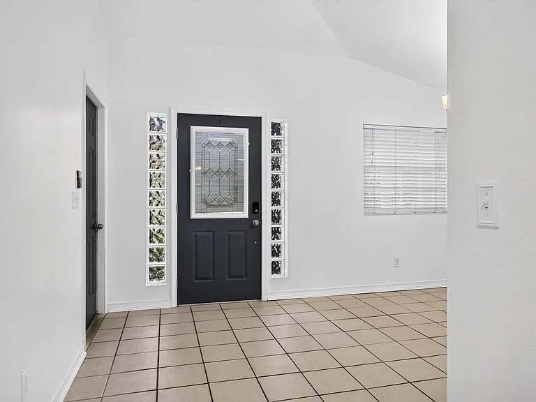 3105 Saint Clair Ave — Photo 5