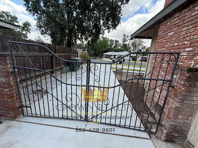 1120 W Howard Ave — Photo 24