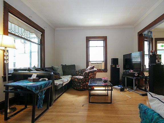 4th image of 1091 12th Ave SE