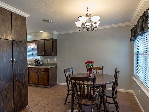 4th image of 3210 Dallis Dr