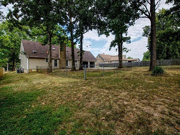 4th image of 1105 Rosebrook Dr