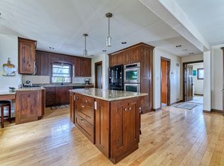 9363 S Nicholson Rd, Oak Creek, WI 53154