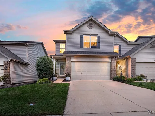 225 Shady Rock Ln, O'Fallon, MO 63368