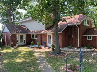 130 Lakeside Dr, Danville, IL 61832