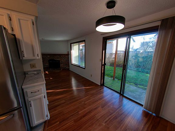 4th image of 617 SE 121st Ave APT 17