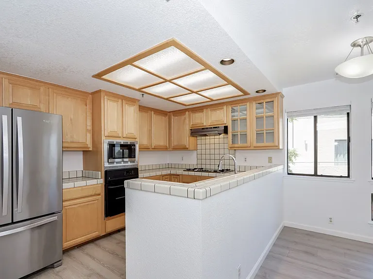 432 Portofino Dr #403 — Photo 16