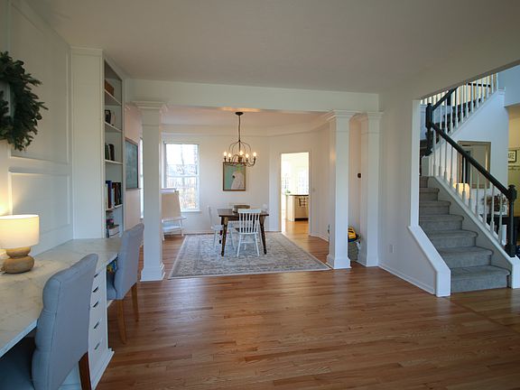 3rd image of 9605 Loganberry Ln