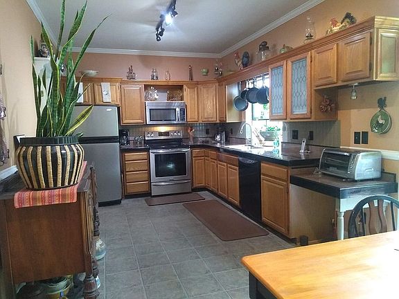 3rd image of 111 Branch Hill Ln