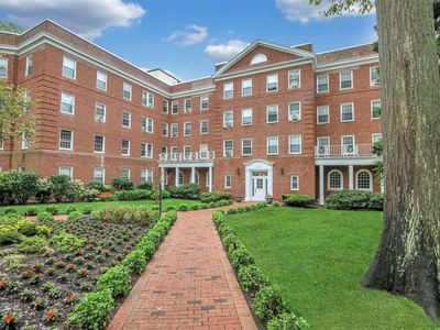 90 Knightsbridge Road #2D, Great Neck, NY, 11021
