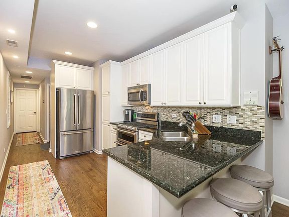 2nd image of 3757 N Clifton Ave APT 2