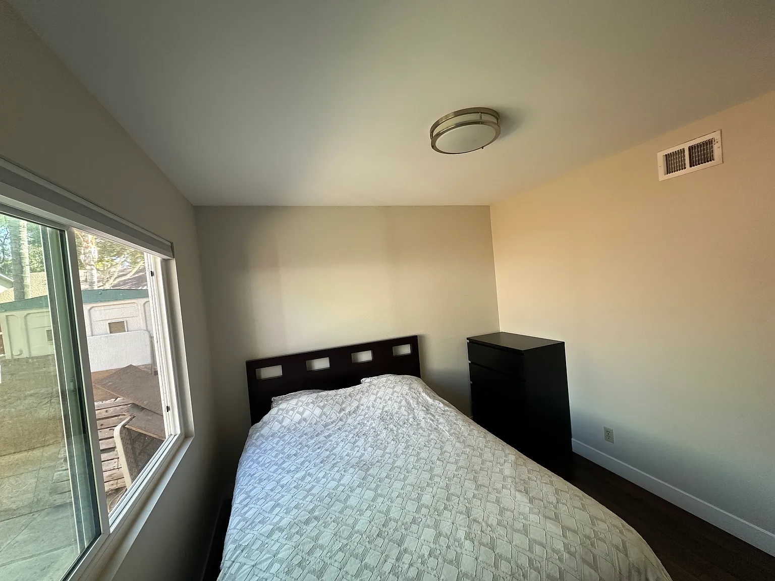 4 bed, 1500 sqft, $1,350 — Photo 2