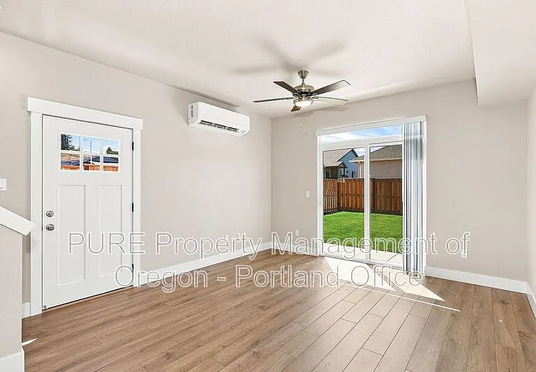 588 NE Alderwood Dr — Photo 15