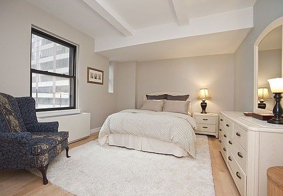 4th image of 150 W 51st St APT 1419