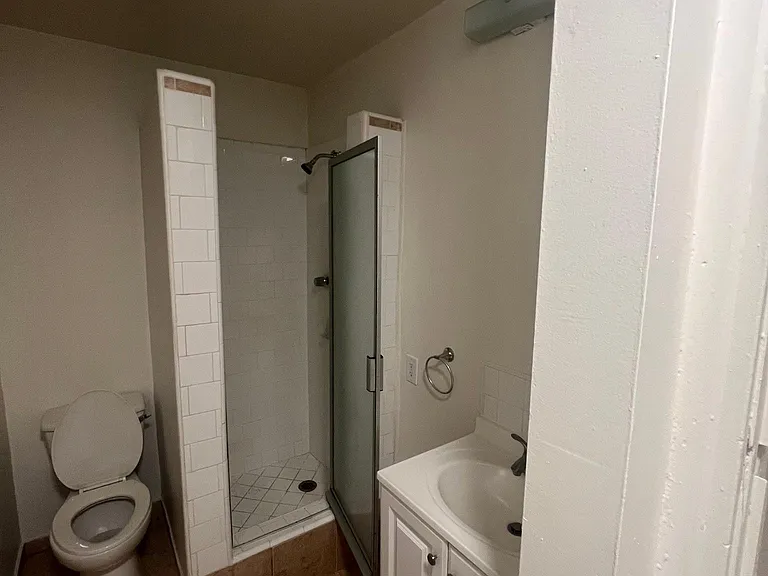 2111 S Union Ave #4 — Photo 24