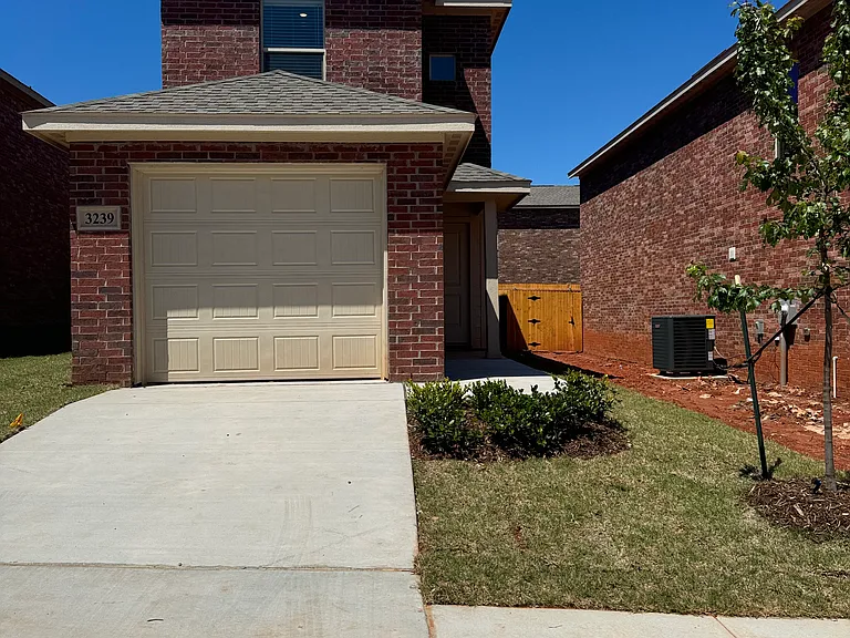 3239 NW 147th Ter — Photo 3