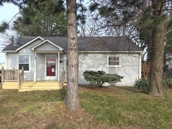 30052 Schoenherr Rd, Warren, MI 48088