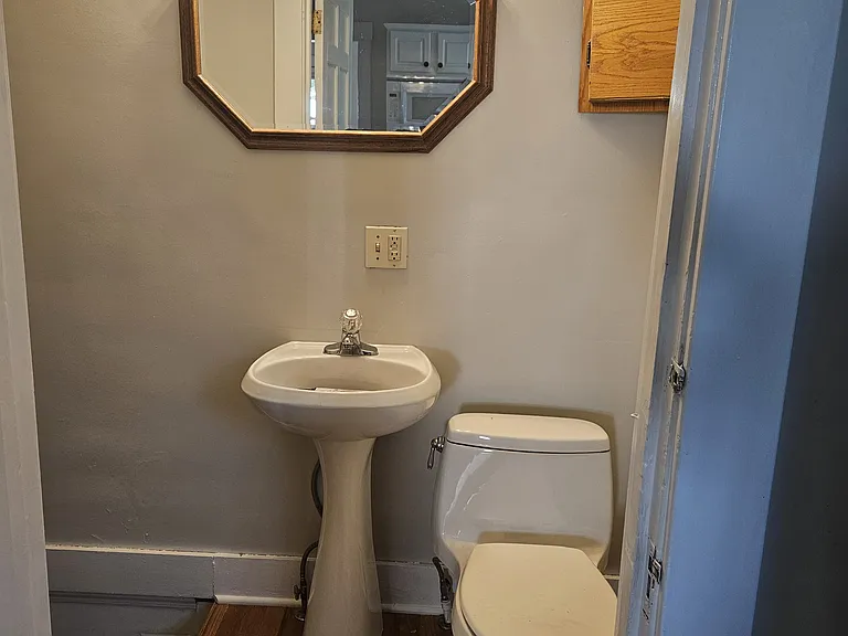 1813 Harrison Hl — Photo 7