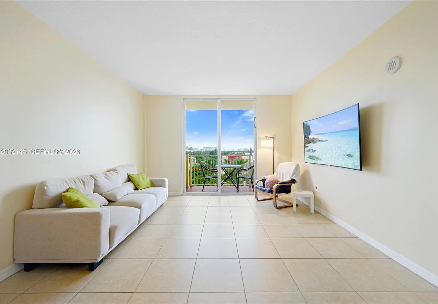 2 bed, 920 sqft, $2,700 — Photo 2