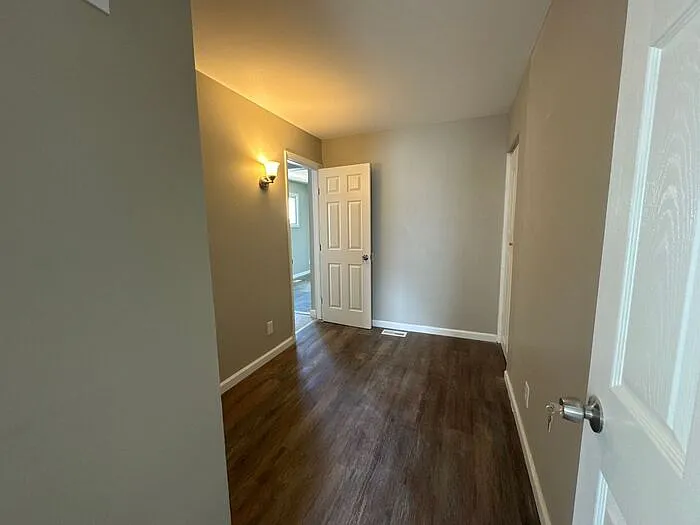 4 bed, 1.0 bath, 1143 sqft, $1,800 — Photo 4