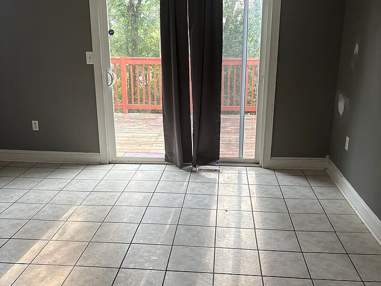 384 Logan Dr — Photo 8