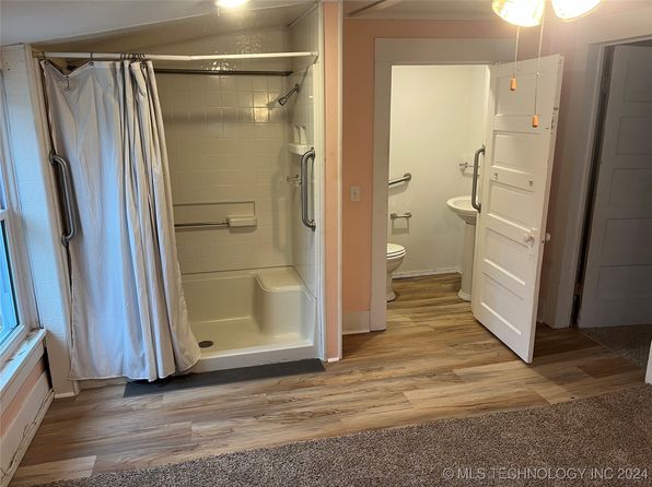 360 N B St, Yale, OK 74085