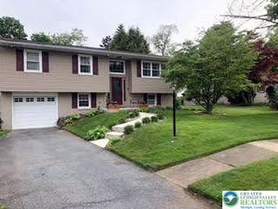 2820 Green Acres Dr, Allentown, PA, 18103