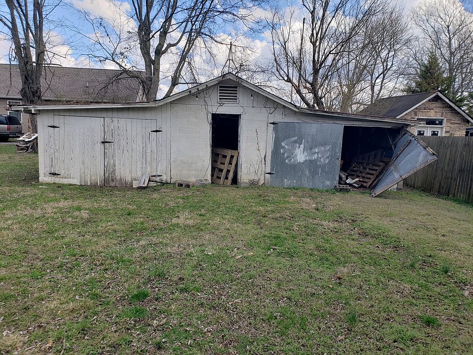 2nd image of 125 Grand Ave