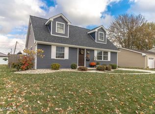 317 Pepperton Dr, Oregon, OH 43616