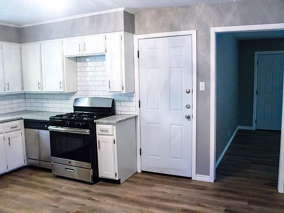 4th image of 740 S Andrews Ave