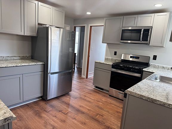 5th image of 28 N Jefferson St W