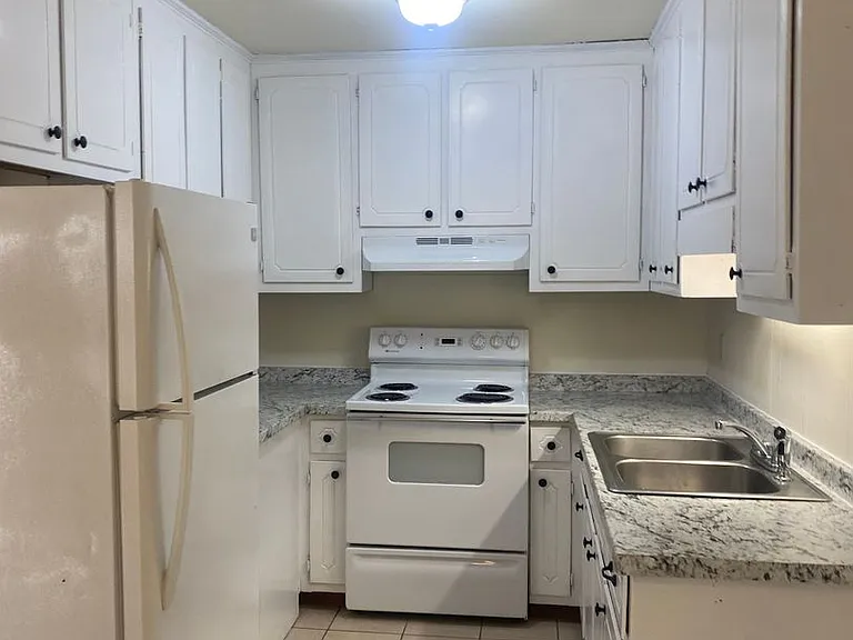 Jeffersonian Apartments — Photo 10